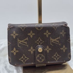 Louis Vuitton Monogram Kisslock Wallet